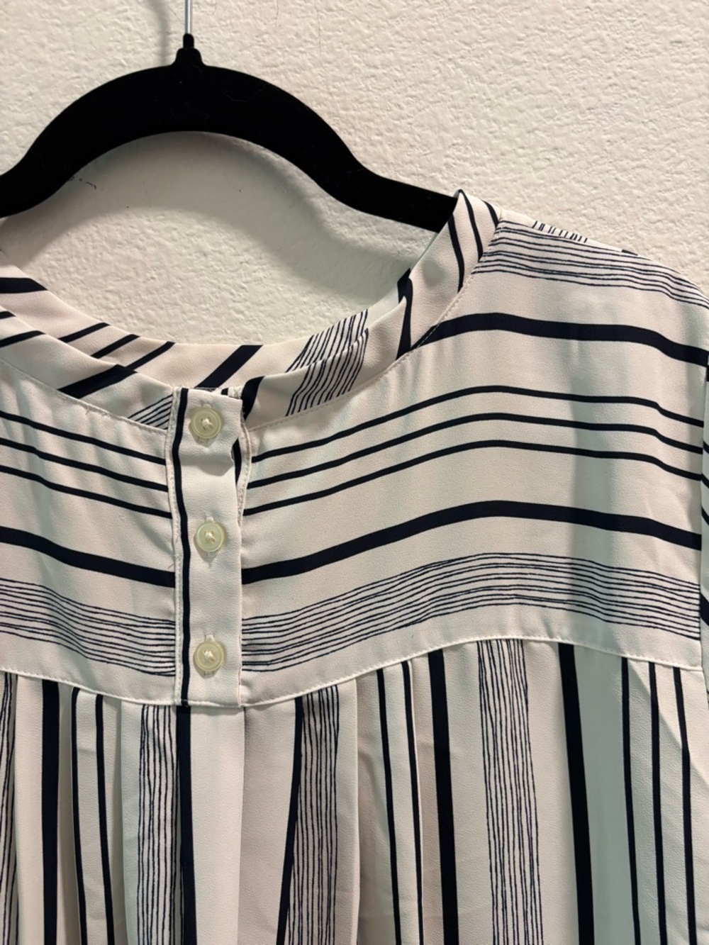 Loft Striped Short-Sleeve Women's Top, size M - Picture 5 of 6